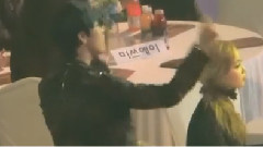 B.A.P - ZELO在Epik High唱歌时手舞足蹈