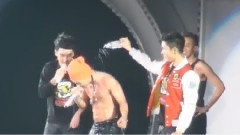 BigBang - Ending (TOP poured water to Taeyang)