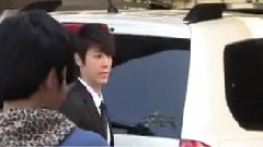 东海(Super Junior) - 出席联合国儿童基金大使授予仪式上车