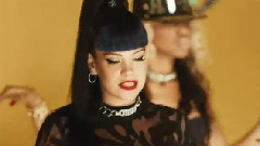 Lily Allen - Hard Out Here