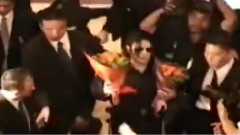 Michael Jackson - Arrives At The Hotel In Seoul