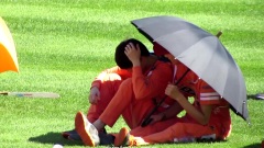 EXO - 小伞下的世勋 & 绵妈