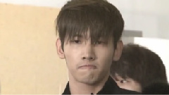 东方神起 - Keep Your Head Down
