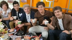 One Direction - Zayn Malik Walks Out Of One Direction Press Conference In Japan!