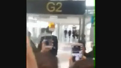 金秀贤 - 到达泰国机场