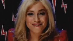 Pixie Lott - Whats In Pixie Lotts Pockets