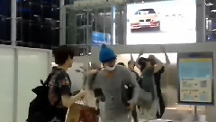 EXO-K - Suvarnabhumi Airport 饭拍版 12/07/29