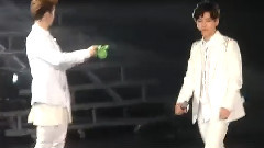 EXO,EXO-M - 鹿晗玩小鹿