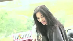 湖边的女孩