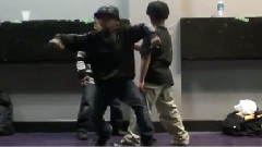 街舞视频 - Krumpin 8 Year Old Kids Freestyle To "Step On Stage"!