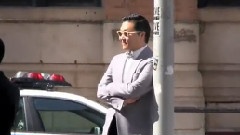 Psy - 纽约市公园进行照片拍摄