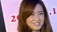 高雅拉 - 2011年12月时尚评论