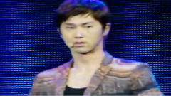 东方神起 - Keep Your Head Down
