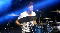 CNBLUE - 容敏打鼓