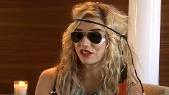 Kesha - She Finds Glitter In Her Bra