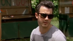 Jonas Brothers - Married To Jonas S01E04