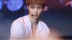 张艺兴(EXO) - 分享一只容易受到惊吓的兔砸