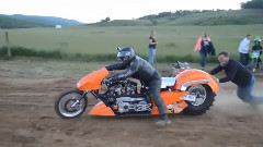 音乐短片 - 玛莎拉蒂V8 重型摩托车试驾