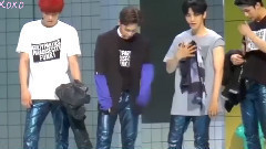 EXO,EXO-K,边伯贤(EXO) - 不小心穿了一件18X图案的衣服假装看风景的阿爸