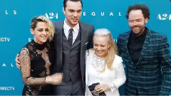 Kristen Stewart - Equals洛杉矶首映拍照1