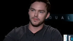 Kristen Stewart,Nicholas Hoult - 接受E!News采访(2)