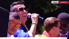 Cristiano Ronaldo - a better singer than Justin Bieber