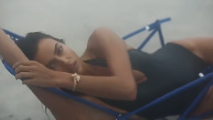 音乐短片 - C罗女伊莲娜海滩 亮相