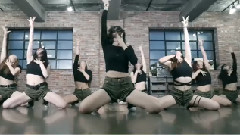 韩国群星,舞蹈视频 - Kiss It Better