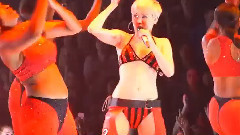 Miley Cyrus - Bangerz Tour