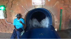 音乐短片 - The stinking water slides