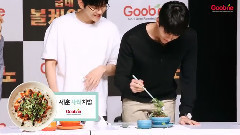 EXO - 脸书更新:Goobne炸鸡 签名会