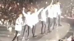 V(防弹少年团),田柾国(防弹少年团),防弹少年团 - 粉丝与BTS大合唱I Need U