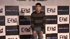 EXO - 电影<隧道>试映会新闻频 都暻秀CUT