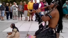 音乐短片 - Зрители потеряли дар речи, когда этот мужчина из индейского племени начал играть