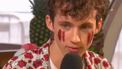 Troye Sivan - Interview