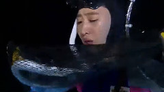 少女时代,俞利(少女时代) - Yuri想亲鱼 被鱼打嘴