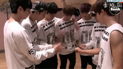 田柾国(防弹少年团) - Bangtan Bomb Taking A Twitter Group