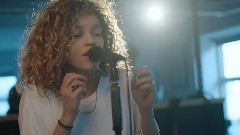 Izzy Bizu - White Tiger