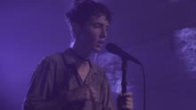 Troye Sivan - Love is A Losing Game 现场版 2016