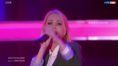 Alexa Feser - Mit Medizin