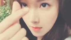 Jessica - Jessica鼻子抓完痒后傻笑
