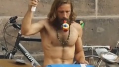 音乐短片 - Tramp With A Bunch Of Junk Stuff Into A Drum