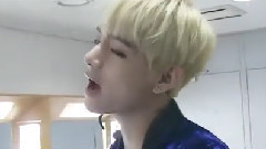 防弹少年团 - BANGTAN BOMB:This Is How V Warms Up His Voice Before Singing