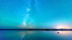 音乐短片 - 繁星闪烁的绚丽夜空