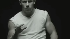 Nick Jonas,Selena Gomez - Chains The Heart Wants What It Wants