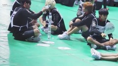 UP10TION - 偶像运动会 - 叠水瓶