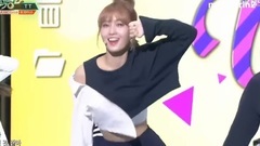 金希澈(Super Junior),TWICE - 希澈模仿MOMO在新歌TT的舞步