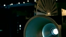 Kelly Clarkson - The Trouble With Love Is (VIDEO)