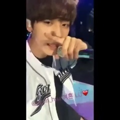 EXO,朴灿烈(EXO) - 灿烈用粉丝手机自拍