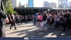 舞蹈视频 - 韩国偶像组合巴西人民听到KPOP音乐后,整个人都思密达了CUT1